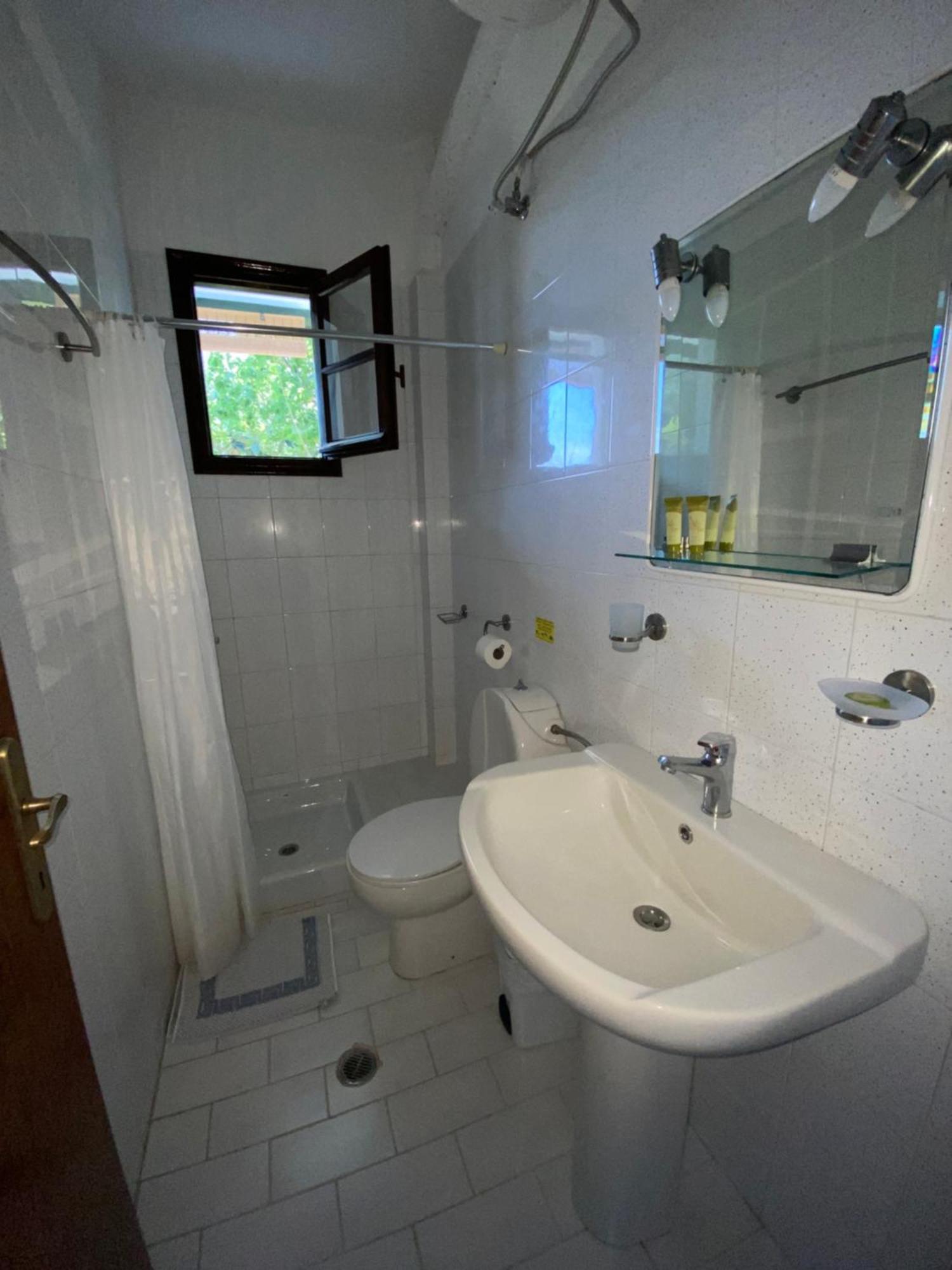 Pansion Vasso Hotel อาโยส นิกีตัส ภายนอก รูปภาพ