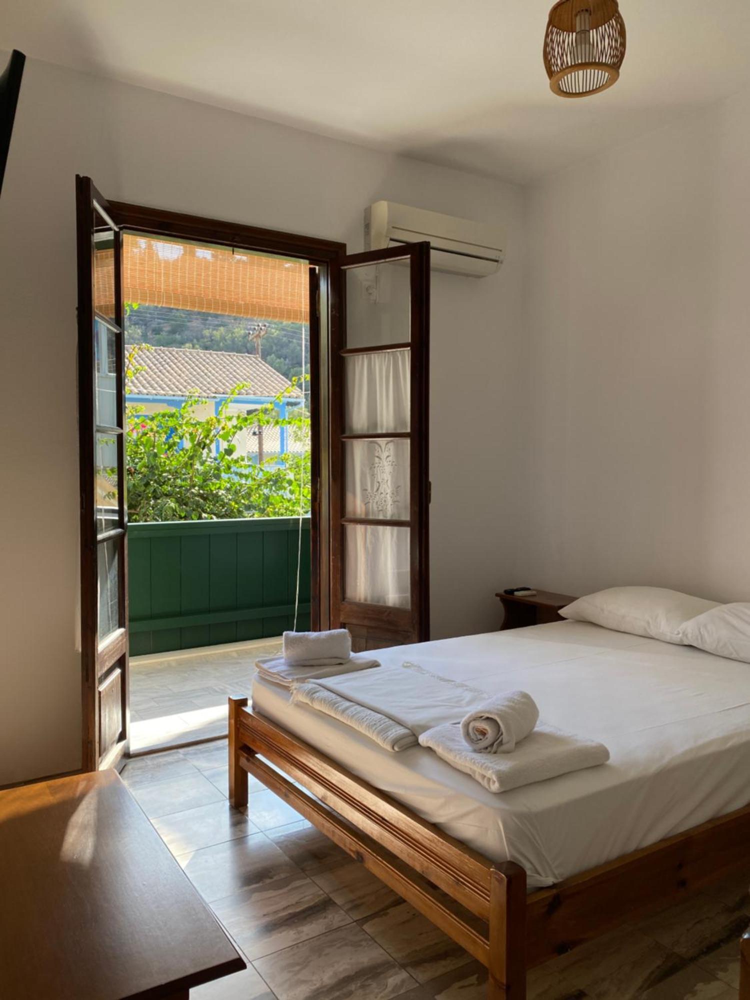 Pansion Vasso Hotel อาโยส นิกีตัส ภายนอก รูปภาพ