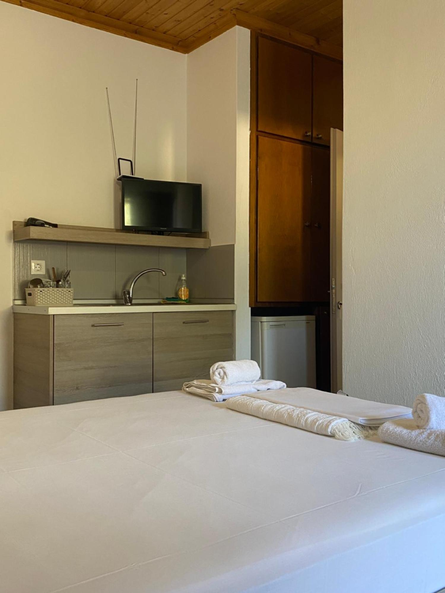 Pansion Vasso Hotel อาโยส นิกีตัส ภายนอก รูปภาพ
